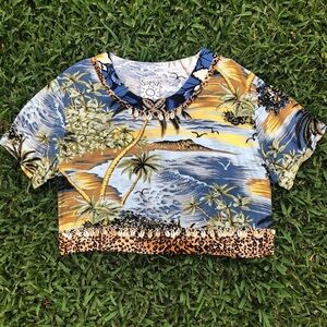 Palm trees print top waves leopard print real shells on this short sleeve shirt